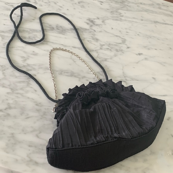 Gorgeous evening bag. Black roses. Shoulder strap and a wrist strap. - Picture 1 of 3